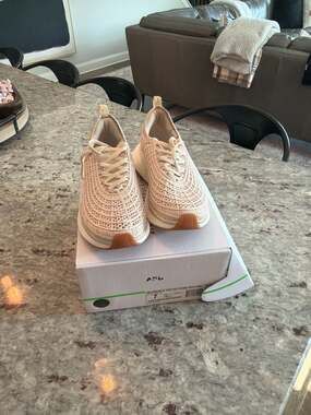 APL Women's TechLoom Zipline Sneakers in Parchment/White/Gum Size 7 - Brand New